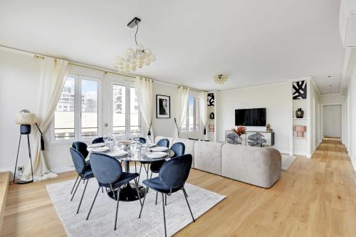 TV a/nebo společenská místnost v ubytování Stunning apartment - 3BR-6P - La défense