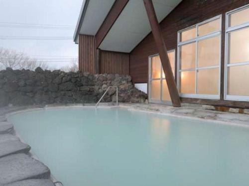 a bath tub in front of a house at Tamachi Bukeyashiki Hotel - Vacation STAY 20163v in Daisen
