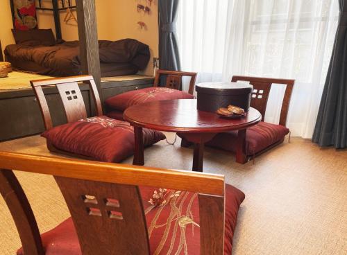 a living room with a table and chairs at THE CABIN KAMAKURA - Vacation STAY 20235v in Kamakura
