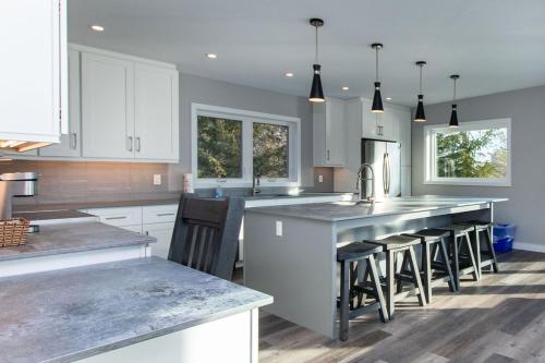 Una cocina o zona de cocina en 107 Birchview Trail