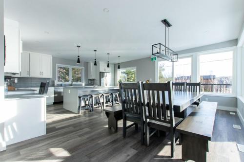 Una cocina o zona de cocina en 107 Birchview Trail