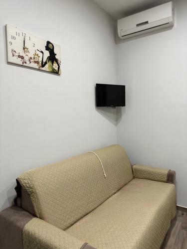 a living room with a couch and a air conditioner at Villa Magiola Pompei in Pompei