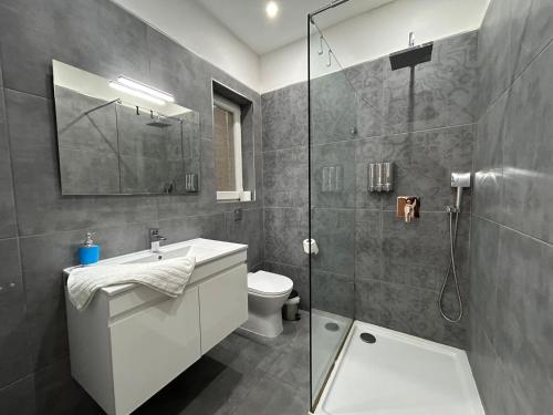 Ένα μπάνιο στο Cozy apartment Gzira or Sliema Race1