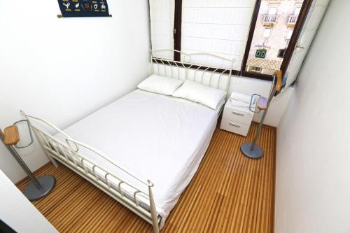 Un pat sau paturi într-o cameră la Apartment Plaza