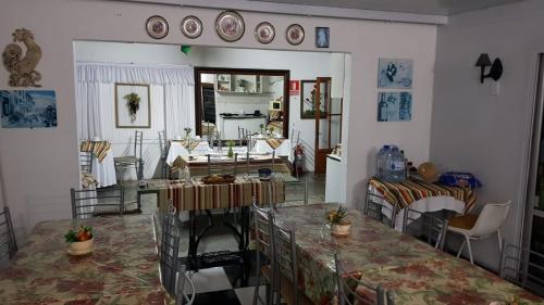 a room with a kitchen and a living room at Hotel Bella Unión in Bella Unión