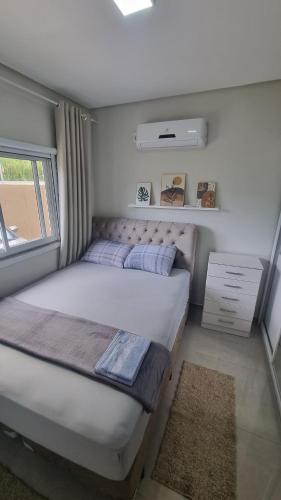 Postel nebo postele na pokoji v ubytování moçambique love
