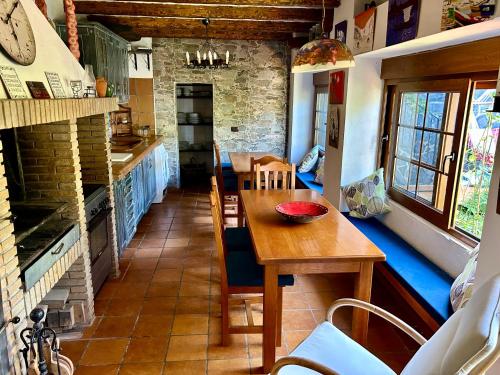a kitchen with a wooden table and a dining room at Casa con jardín y jacuzzi in Realejo Alto