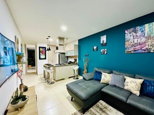 Kuchyň nebo kuchyňský kout v ubytování Apartamento Privado Vacacional a 5m del Aeropuerto, 20 minutos del Parque del Cafe y Centro de Armenia con 4 Piscinas, 3 Jacuzzi, Sauna By Molca Xperiences 3H