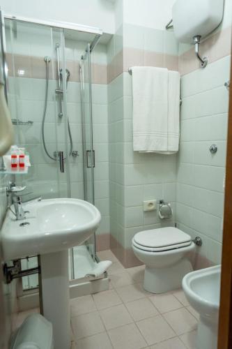 Koupelna v ubytování Hotel Corallo