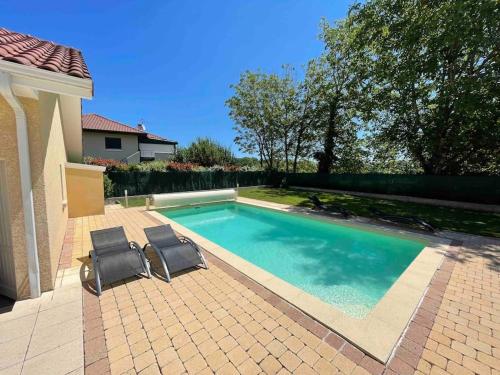 Villa piscine proche de Genève et du Jura