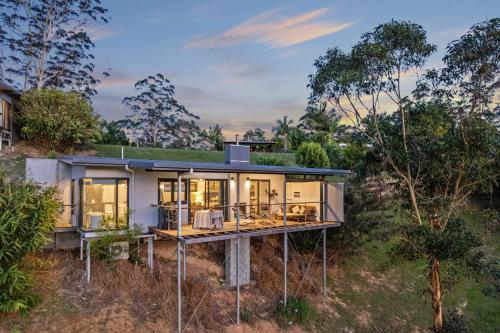 a house in the middle of a field at La Rochér Eco Retreat in Stokers Siding
