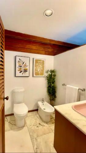Ένα μπάνιο στο Spacious Hideaway Retreat, Brookfield, Brisbane