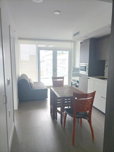 Richmond center apartment – Photos 3