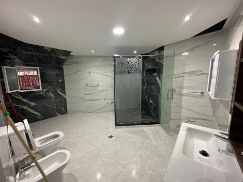 Vannituba majutusasutuses Luxury duplex with private pool - Sea view and Fast wifi