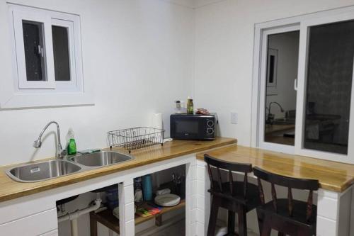 Gallery image of 1 Bedroom Apartment in center of town. in Utila