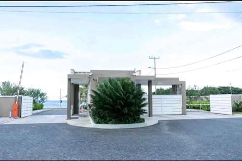 Gambar di galeri bagi Welcome to our Ocean View Villa! di Lucea