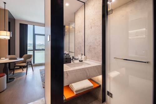 Koupelna v ubytování Grand Mercure Yichang Waitan