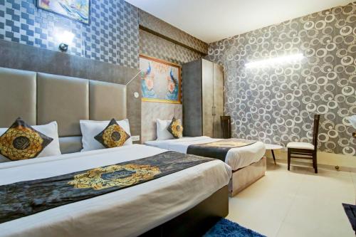 Postel nebo postele na pokoji v ubytování Hotel HSP Suites At Delhi Airport