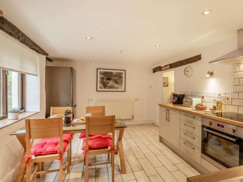 Dapur atau dapur kecil di 2 Bed in Woolacombe 28803
