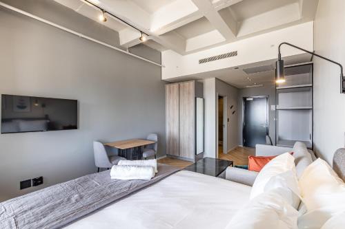 Letto o letti in una camera di One Thibault Hotel by ITC Hospitality