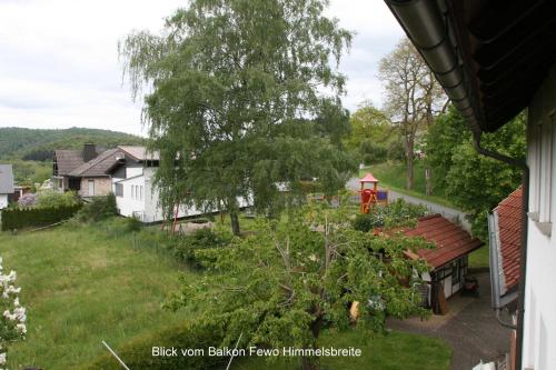 - Vistas al patio desde una casa en Ferienwohnung Hamel, en Kirchlotheim