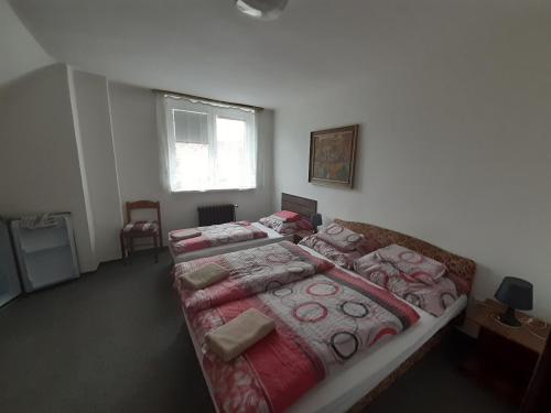 Katil atau katil-katil dalam bilik di Penzion Oráč