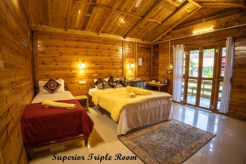Postel nebo postele na pokoji v ubytování Rockit Cafe & Stay Palolem