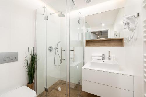 Ένα μπάνιο στο Sunny Coast Studio with SPA in Pobierowo by Noclegi Renters