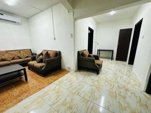 Uma área de estar em Private Entrance 2 Bedroom Apartment fully furnished