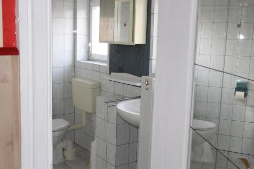 a small bathroom with a toilet and a sink at Ferienwohnung Klint 2 in Dellstedt