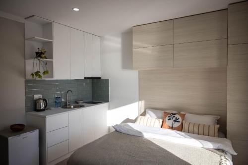 Ein Bett oder Betten in einem Zimmer der Unterkunft Green Side Apart Hotel