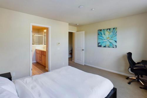 a bedroom with a bed and a desk and a chair at San Jose 3br w pool spa patio parking SFO-1537 in San Jose