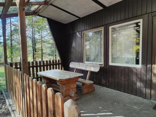 a wooden table and bench on the porch of a cabin at Kleine Freiheit Nummer 4 in Reichendorf