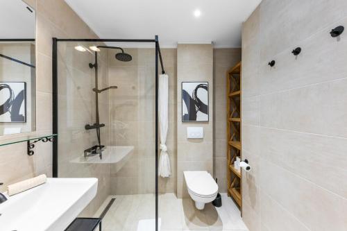 a bathroom with a shower and a toilet and a sink at Vienna Chic Residences #13 * Brand New * in Vienna