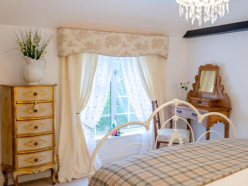 a bedroom with a bed and a window at 1 Bed in Spilsby 79226 in Old Bolingbroke