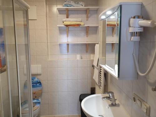 a bathroom with a sink and a shower and a toilet at Ferienwohnung Filser in Prien am Chiemsee