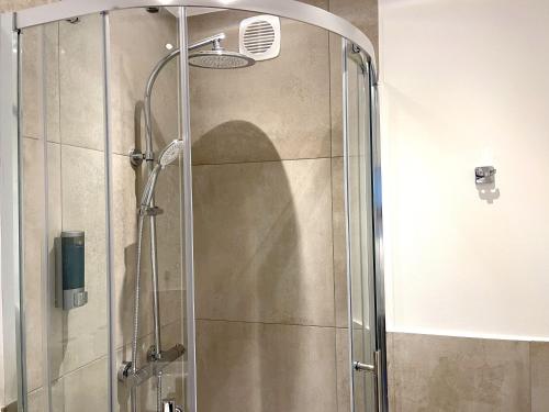 Bilik mandi di Studios im Haus Deutsch Krone I home2share