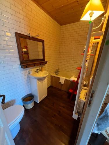 a bathroom with a sink and a toilet and a tub at Chalet l'Aigle bleu in Uvernet-Fours