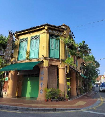 a yellow and green building on a city street at Urban Oasis Retreat in Melaka