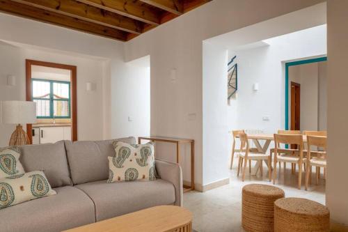 Alhondiga City Center Private House by Valcambre