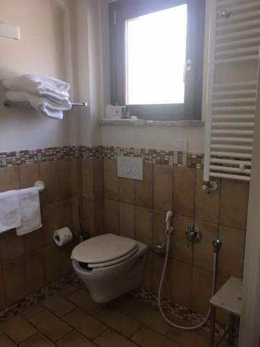 Bilik mandi di Villa Gens Camuria