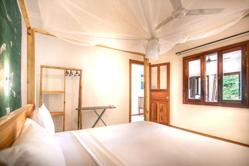 Voodi või voodid majutusasutuse TIKI Beach Club & Resort toas