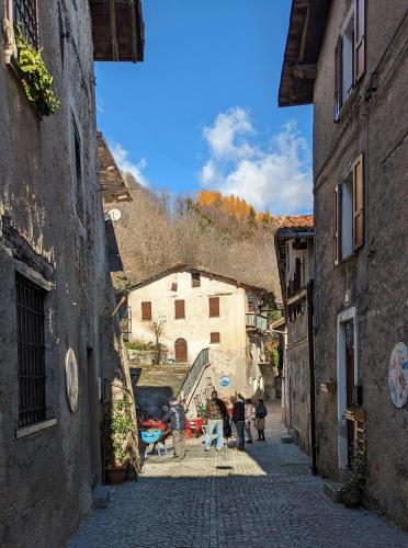 a group of people walking down an alley at B&B Piccolo Tibet in Lavenone
