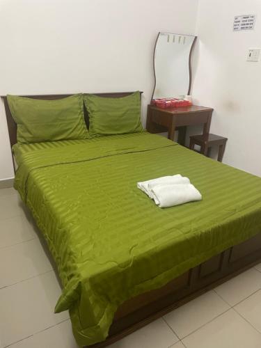 מיטה או מיטות בחדר ב-Phước Tài Hotel