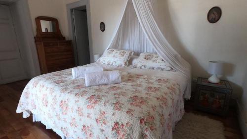 a bedroom with a bed with two pillows on it at Casa Origen in Pirque