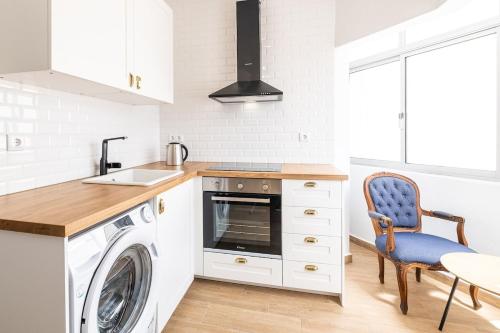 SERAFIM BEACH APARTMENT - Heart of the Old Town