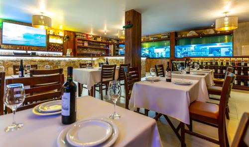 Ein Restaurant oder anderes Speiselokal in der Unterkunft Pousada Sambass 