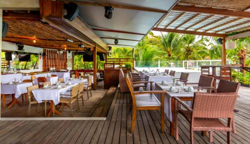 Ein Restaurant oder anderes Speiselokal in der Unterkunft Pousada Sambass 