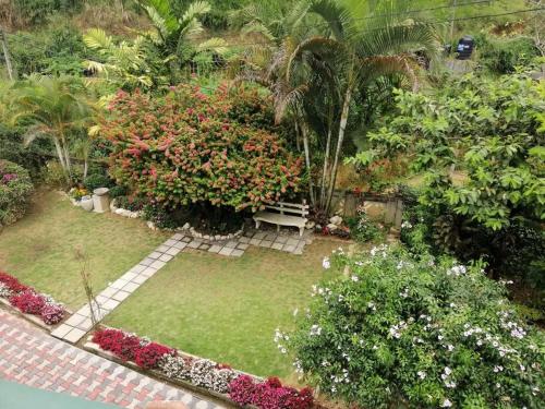 Zahrada ubytování Shanthi Villa Home-stay