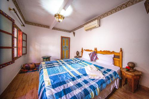 Postel nebo postele na pokoji v ubytování Riad Hayat Fes